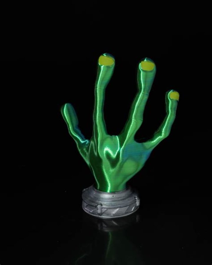 Alien hand