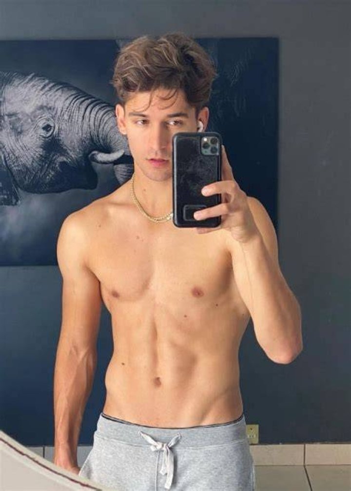 Andres De La Mora