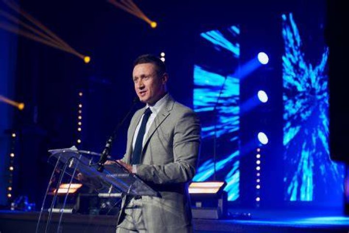 Award Show Presenter