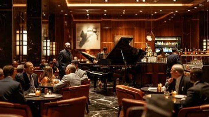 Bar Piano Player