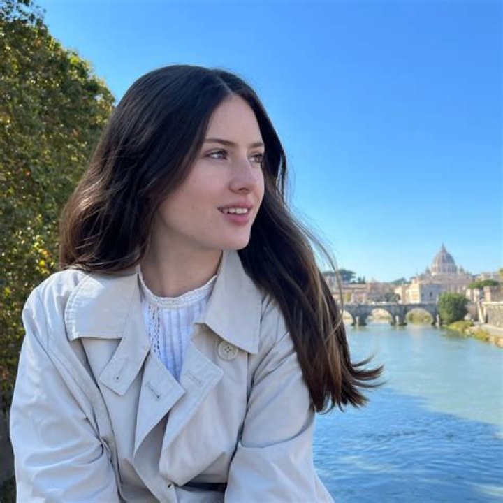 Camille Deschamps / Elizabeth