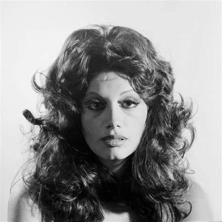 Carmen, joven