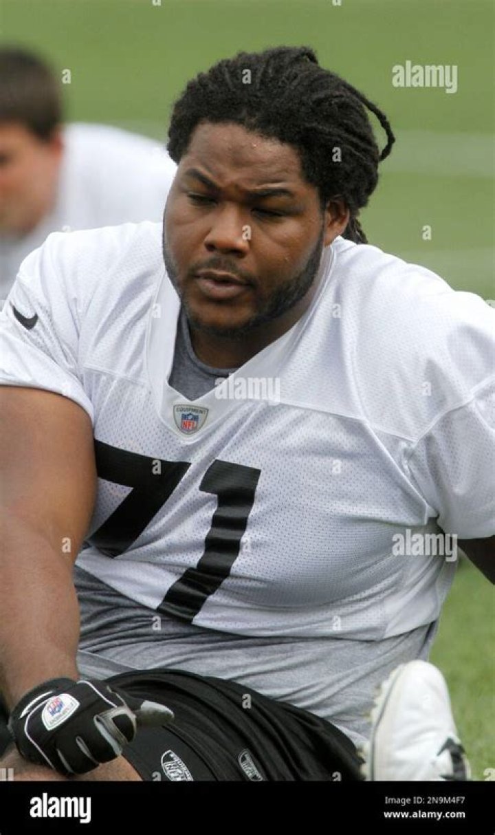 Chris Scott (offensive lineman)