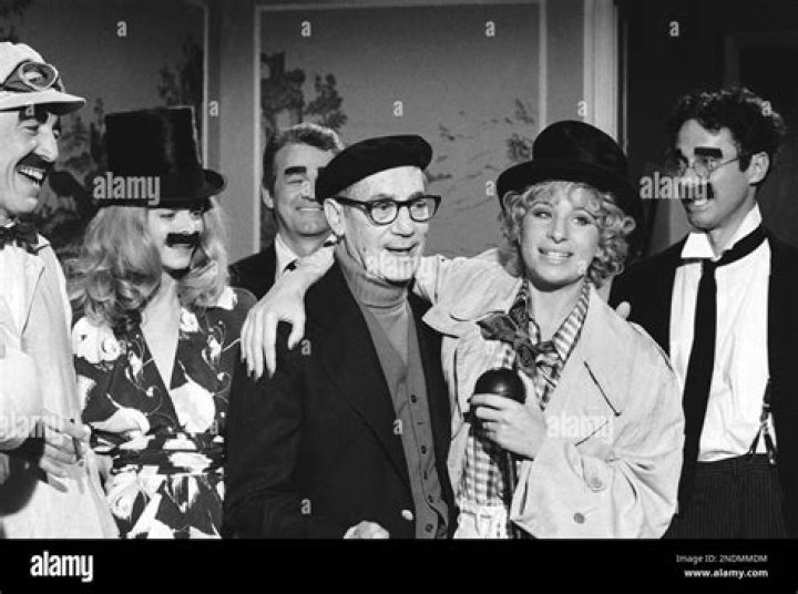 Groucho Party Dancer