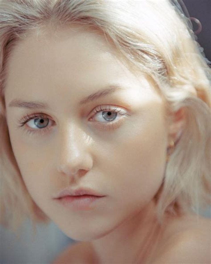 Isabelle March