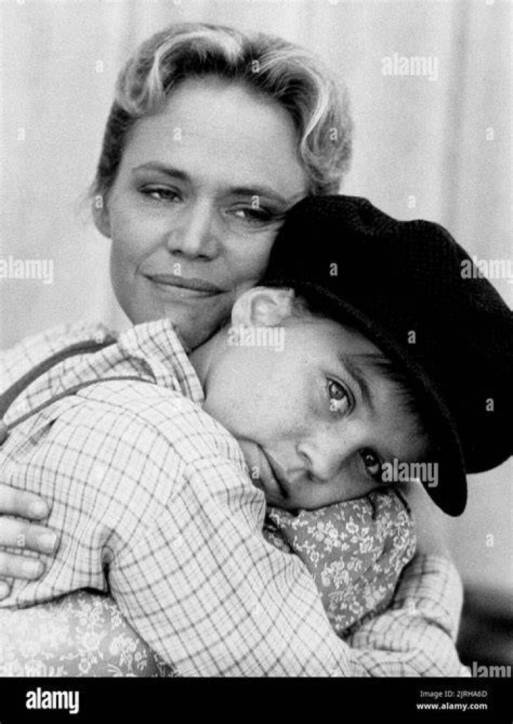 Mae Woodward