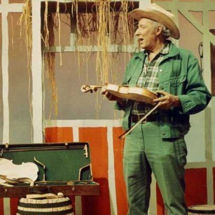 Mr. Green Jeans / Mister Green Jeans / Himself - Bass