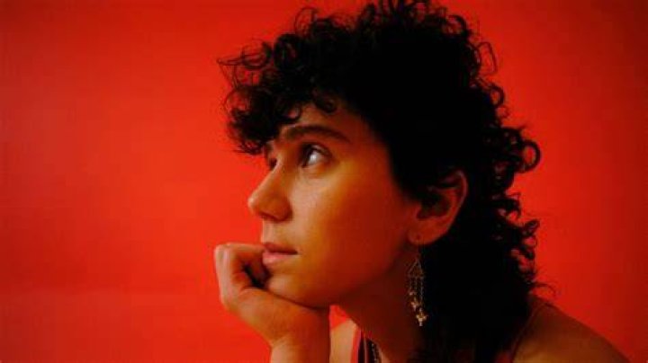 Olive - Small Singer