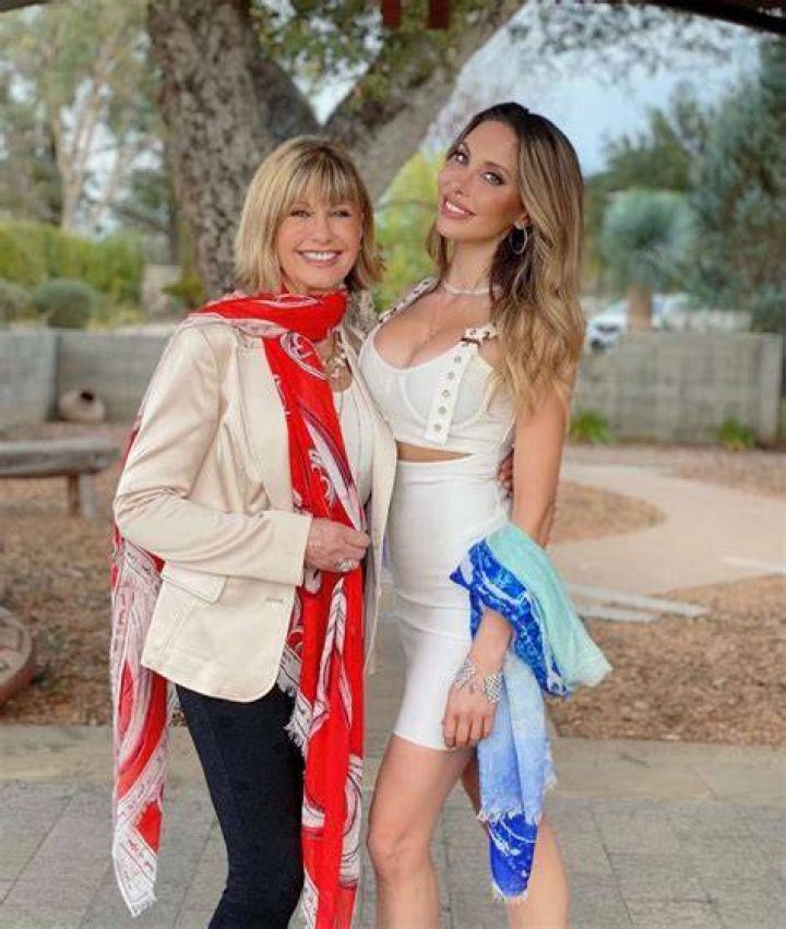 Olivia Newton-John, Chloe Lattanzi