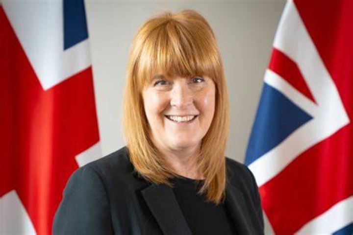 Penny Morris (UK) / Sarah Jones (UK) / Penny Morris / Bronwyn Jones / Sarah Jones / Mrs. Chen / Bronwyn Jones (UK) / Mrs. Chen (UK) / Bronwyn Jokes (UK) / Bronwyn Jones (UK) Sarah Jones (UK) / Mandy Flood / Mrs Chen / Penny Morris (US)