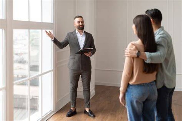 Real Estate Agent
