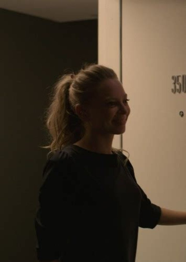 Surrogate Date Isabella