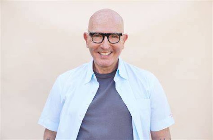 Tom Healy (poet)